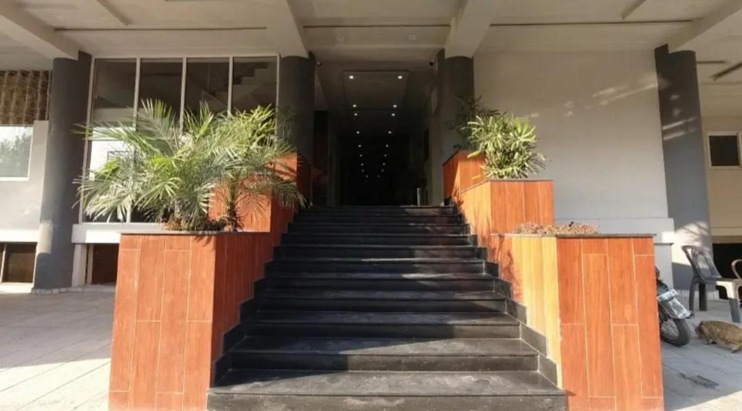 Furnished One-Bedroom Apartment For Rent Lahore Exterior foto