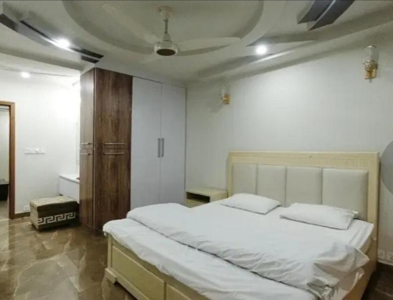 Furnished One-Bedroom Apartment For Rent Lahore Exterior foto